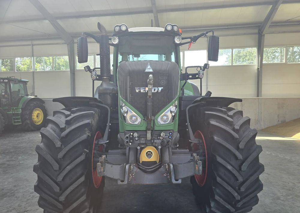 Fendt 828 S4 - Traktor: 5 kép. Fendt 828 S4 - Traktor: 5 kép.