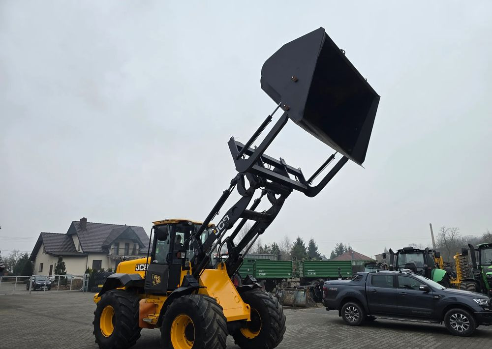 JCB 416 - Gumikerekes homlokrakodó: 2 kép. JCB 416 - Gumikerekes homlokrakodó: 2 kép.