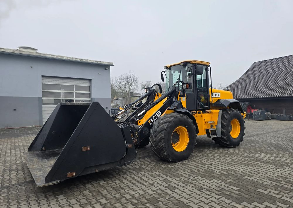 JCB 416 - Gumikerekes homlokrakodó: 1 kép. JCB 416 - Gumikerekes homlokrakodó: 1 kép.