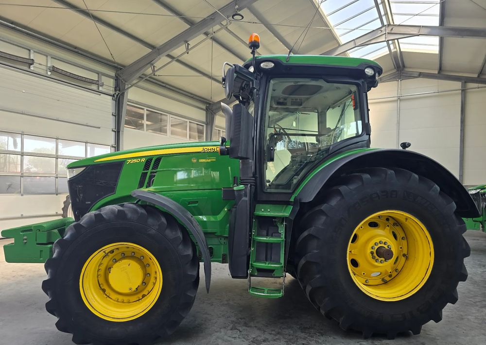 John Deere 7250R - Traktor: 3 kép. John Deere 7250R - Traktor: 3 kép.
