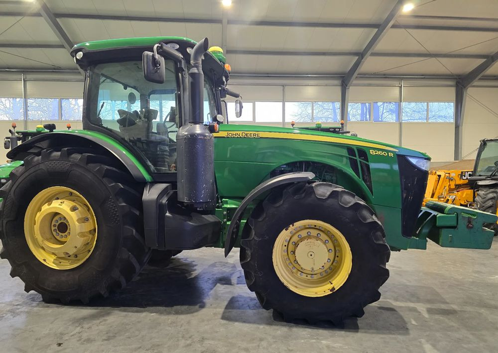 John Deere 8260R - Traktor: 5 kép. John Deere 8260R - Traktor: 5 kép.