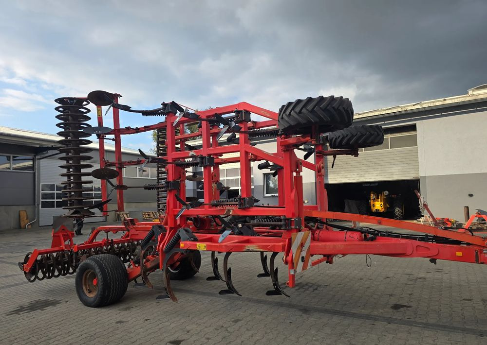 Kuhn Cultimer 6500 - Talajművelő gep: 1 kép. Kuhn Cultimer 6500 - Talajművelő gep: 1 kép.