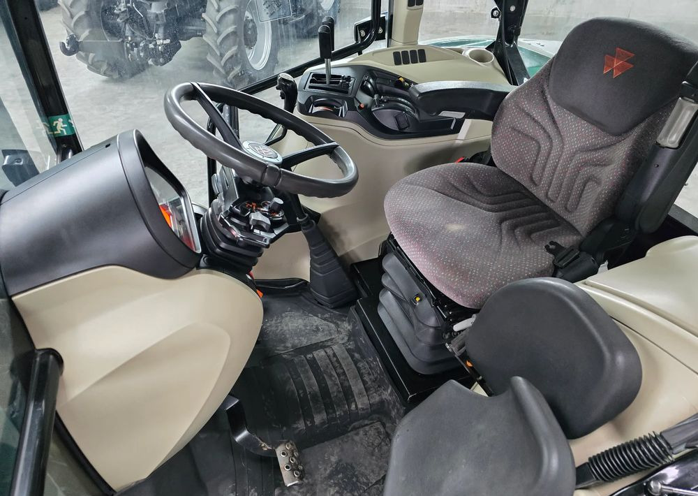 Massey Ferguson 4708 - Traktor: 5 kép. Massey Ferguson 4708 - Traktor: 5 kép.