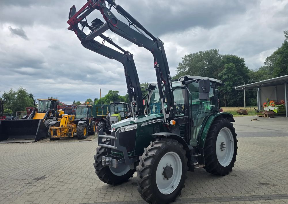 Massey Ferguson 4708 - Traktor: 4 kép. Massey Ferguson 4708 - Traktor: 4 kép.