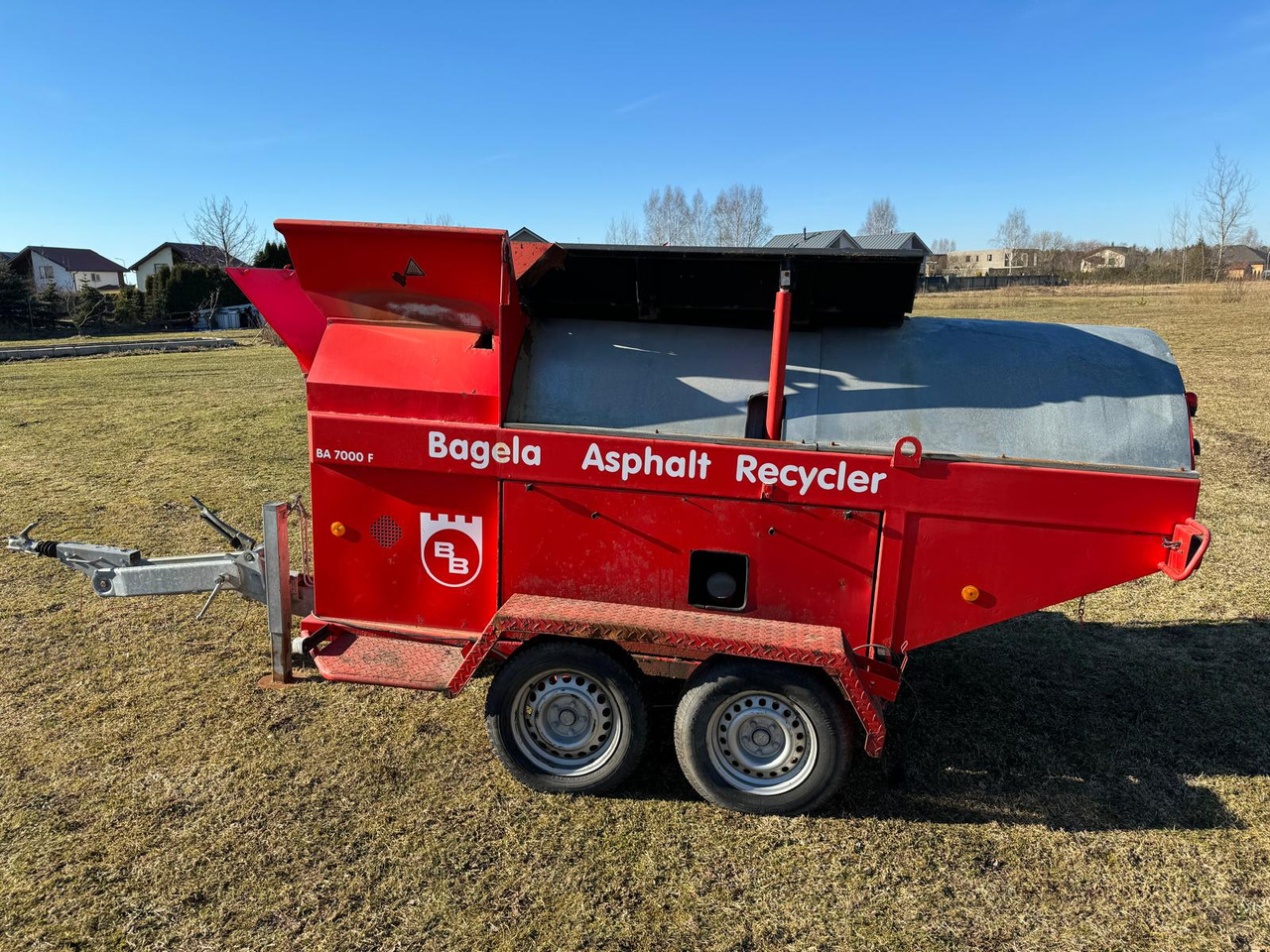 Bagela BA7000 F - Aszfaltozó gép: 2 kép. Bagela BA7000 F - Aszfaltozó gép: 2 kép.