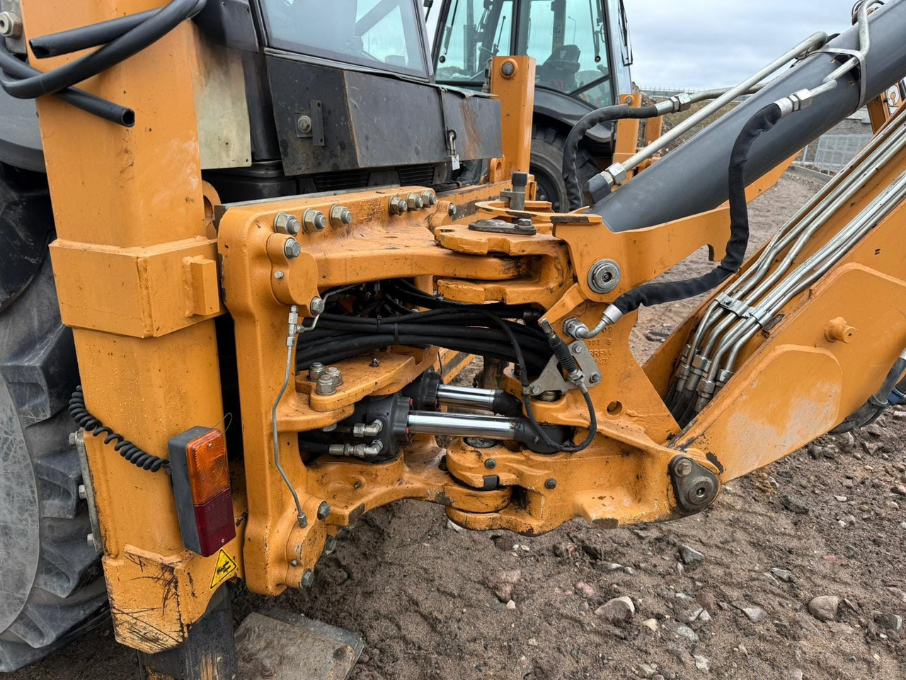 CASE 580 ST - Kotrórakodó: 4 kép. CASE 580 ST - Kotrórakodó: 4 kép.