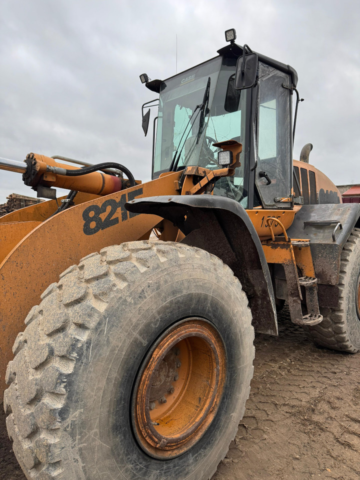 CASE 821E - Gumikerekes homlokrakodó: 4 kép. CASE 821E - Gumikerekes homlokrakodó: 4 kép.