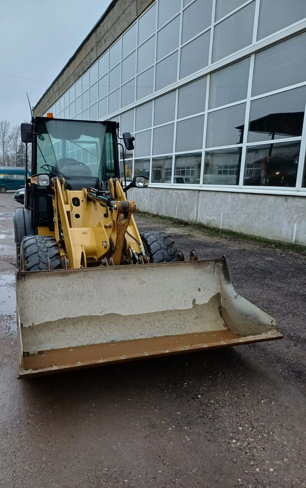 CATERPILLAR 906M - Kotrórakodó: 5 kép. CATERPILLAR 906M - Kotrórakodó: 5 kép.