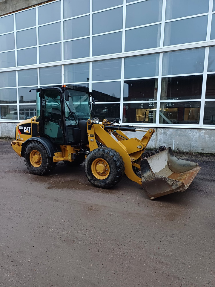 CATERPILLAR 906M - Kotrórakodó: 4 kép. CATERPILLAR 906M - Kotrórakodó: 4 kép.