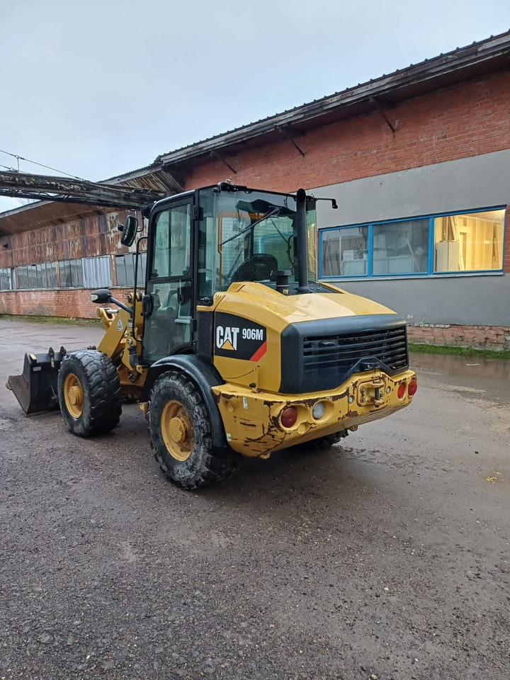 CATERPILLAR 906M - Kotrórakodó: 3 kép. CATERPILLAR 906M - Kotrórakodó: 3 kép.