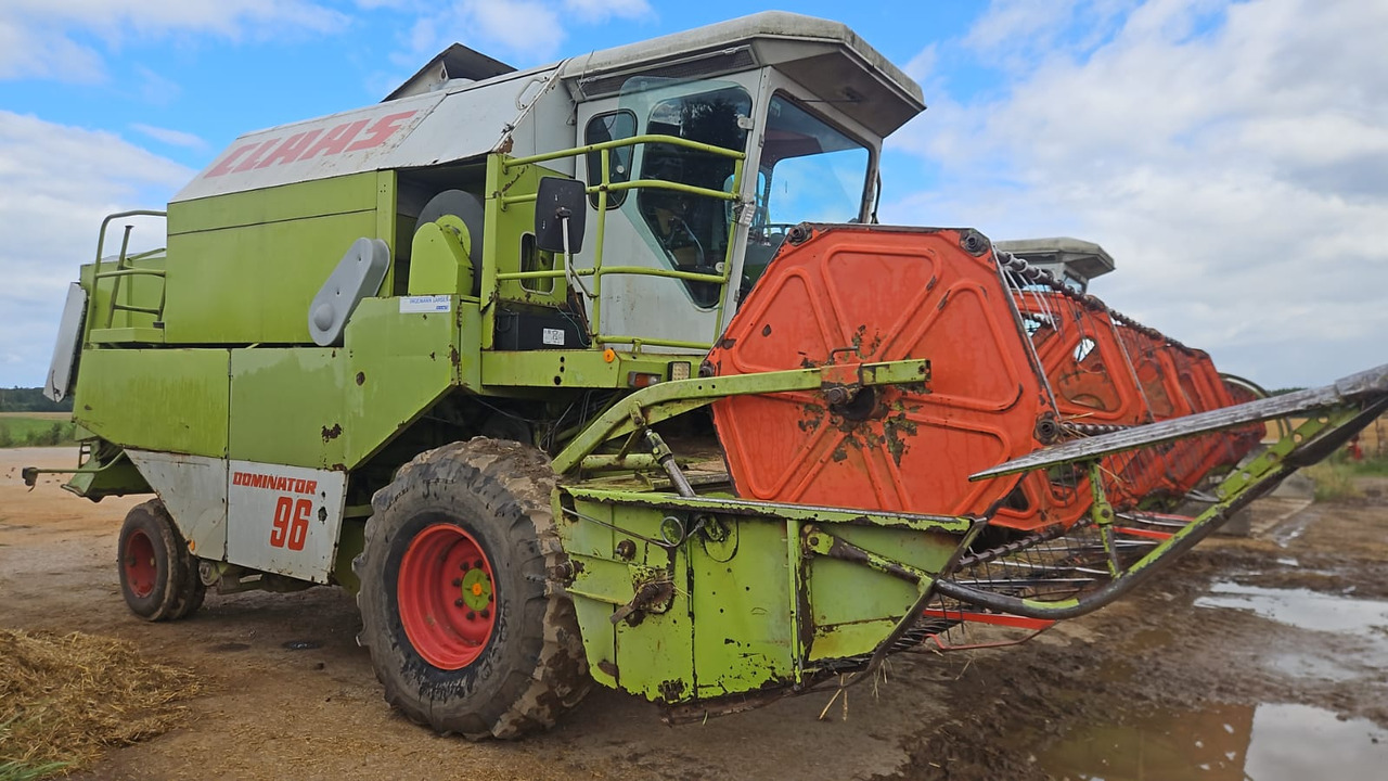 CLAAS Dominator 96 - Kombájn: 2 kép. CLAAS Dominator 96 - Kombájn: 2 kép.