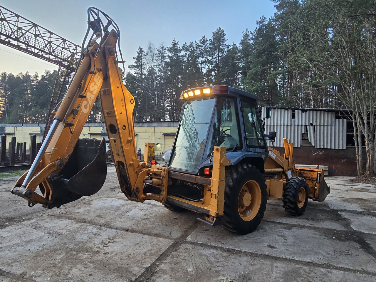 Case 580 LSP - Kotrórakodó: 4 kép. Case 580 LSP - Kotrórakodó: 4 kép.