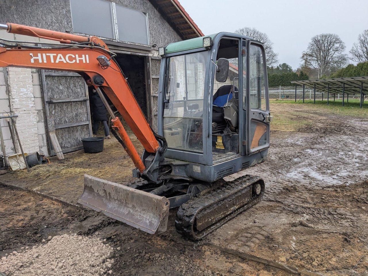 HITACHI ZX25 CLR - Minikotró: 2 kép. HITACHI ZX25 CLR - Minikotró: 2 kép.