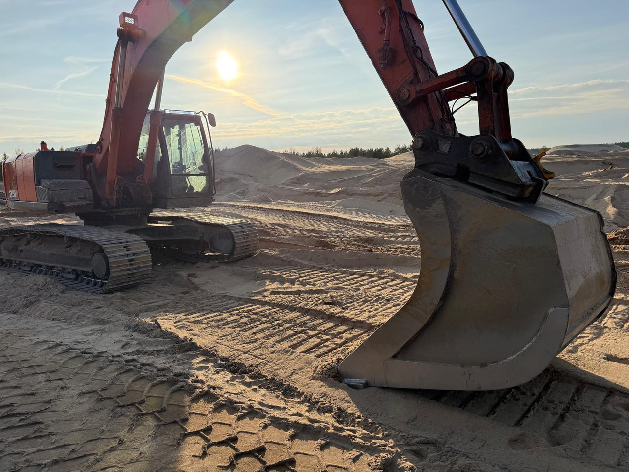 Lánctalpas kotró HITACHI ZX250LC-3: 9 kép.