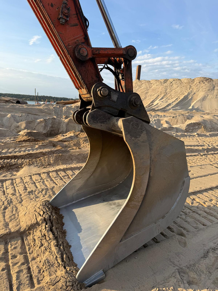 Lánctalpas kotró HITACHI ZX250LC-3: 8 kép.