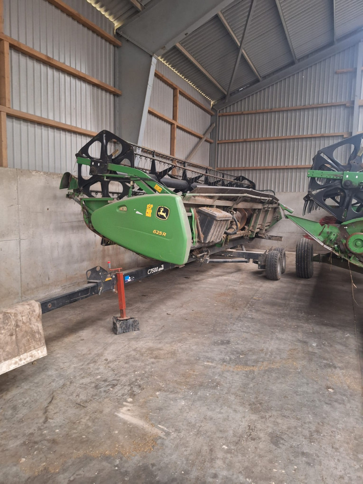 JOHN DEERE T670 - Kombájn: 4 kép. JOHN DEERE T670 - Kombájn: 4 kép.