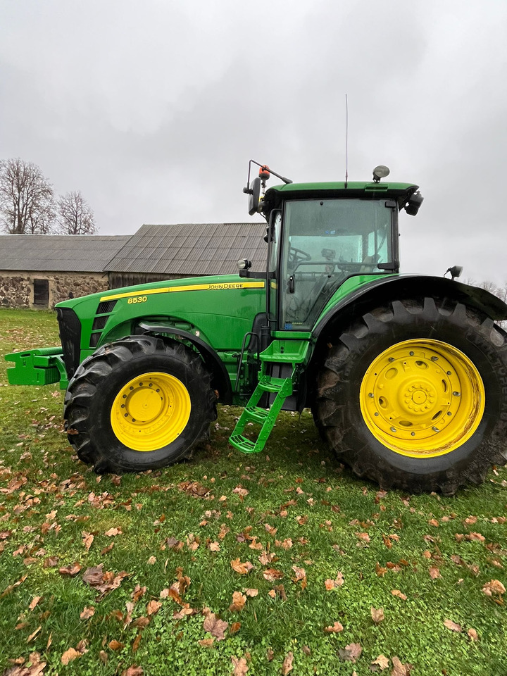 John Deere 8530 - Traktor: 1 kép. John Deere 8530 - Traktor: 1 kép.