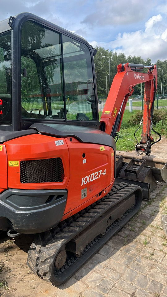 KUBOTA KX027-4 - Minikotró: 2 kép. KUBOTA KX027-4 - Minikotró: 2 kép.
