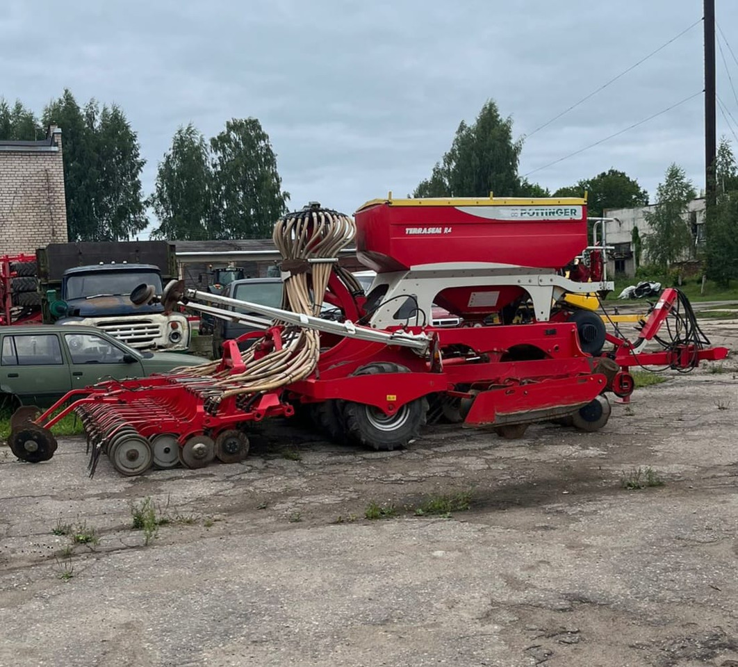 Pottinger Terrasem Artis R4 - Kombinált vetőgép: 1 kép. Pottinger Terrasem Artis R4 - Kombinált vetőgép: 1 kép.