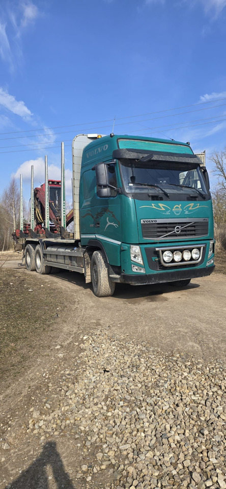 VOLVO FH 460 - Rönkszállító teherautó: 2 kép. VOLVO FH 460 - Rönkszállító teherautó: 2 kép.