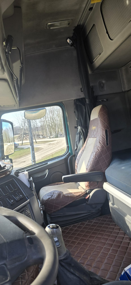VOLVO FH 460 - Rönkszállító teherautó: 5 kép. VOLVO FH 460 - Rönkszállító teherautó: 5 kép.