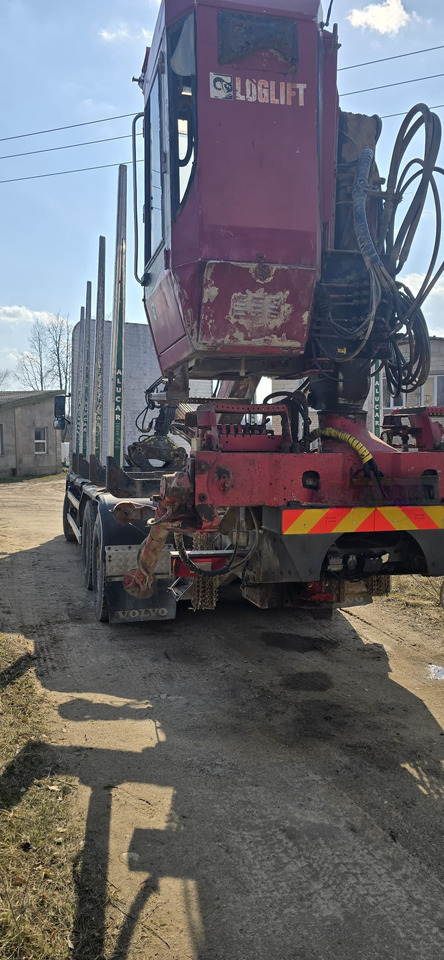 VOLVO FH 460 - Rönkszállító teherautó: 3 kép. VOLVO FH 460 - Rönkszállító teherautó: 3 kép.