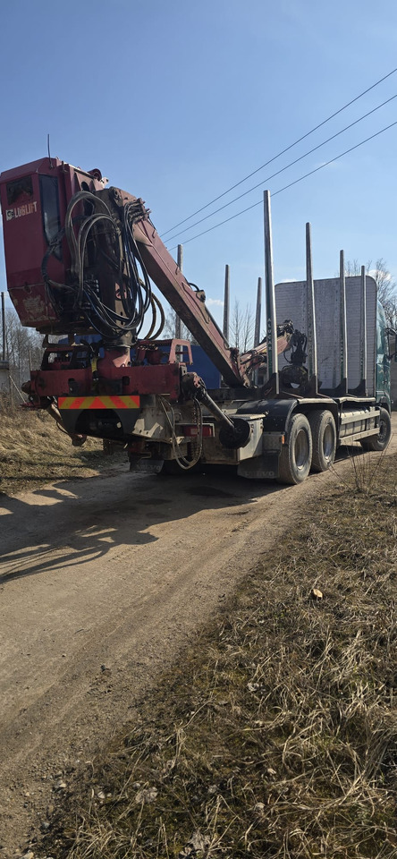 VOLVO FH 460 - Rönkszállító teherautó: 4 kép. VOLVO FH 460 - Rönkszállító teherautó: 4 kép.