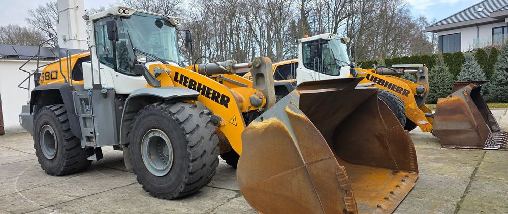 Liebherr 580 - Gumikerekes homlokrakodó: 2 kép. Liebherr 580 - Gumikerekes homlokrakodó: 2 kép.