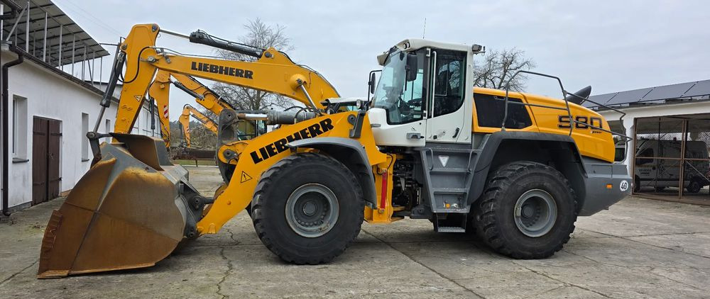 Liebherr 580 - Gumikerekes homlokrakodó: 4 kép. Liebherr 580 - Gumikerekes homlokrakodó: 4 kép.
