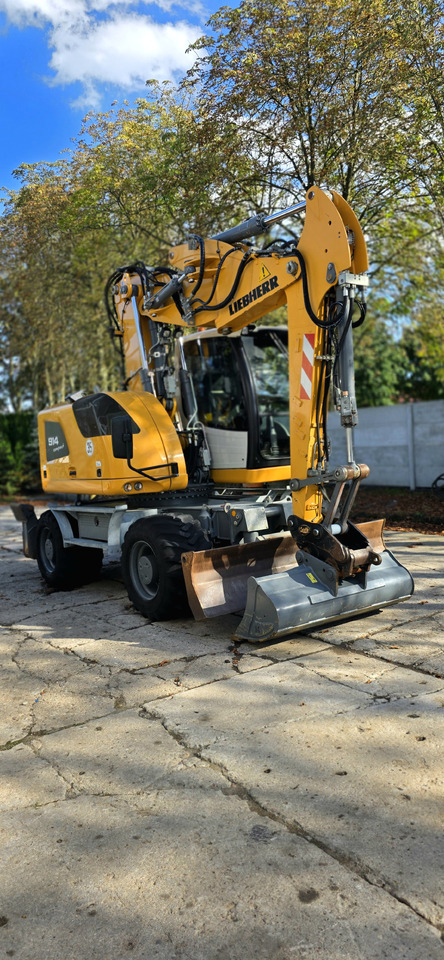 Liebherr A 914 COMPACT - Gumikerekes kotró: 1 kép. Liebherr A 914 COMPACT - Gumikerekes kotró: 1 kép.