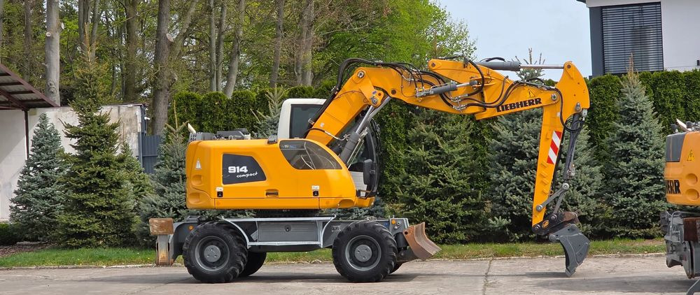 Liebherr A 914 COMPACT - Gumikerekes kotró: 1 kép. Liebherr A 914 COMPACT - Gumikerekes kotró: 1 kép.