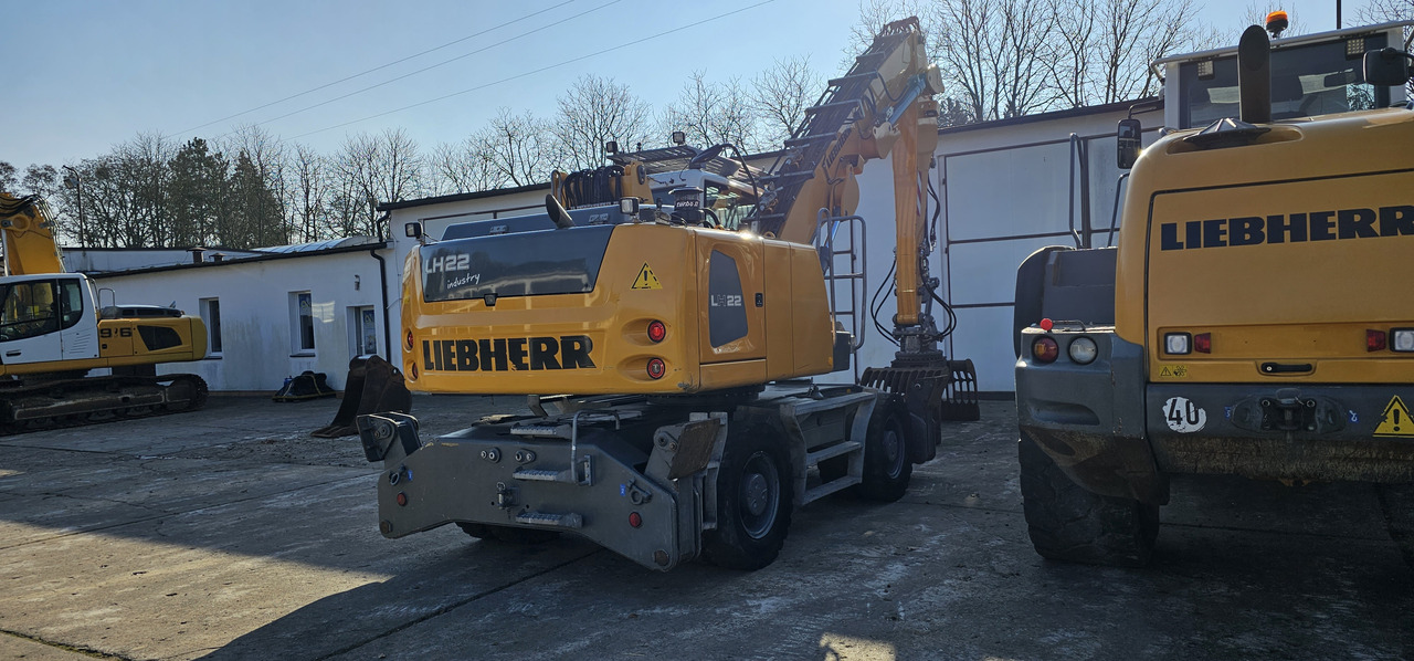 Liebherr LH 22 M - Hulladék kotró: 2 kép. Liebherr LH 22 M - Hulladék kotró: 2 kép.