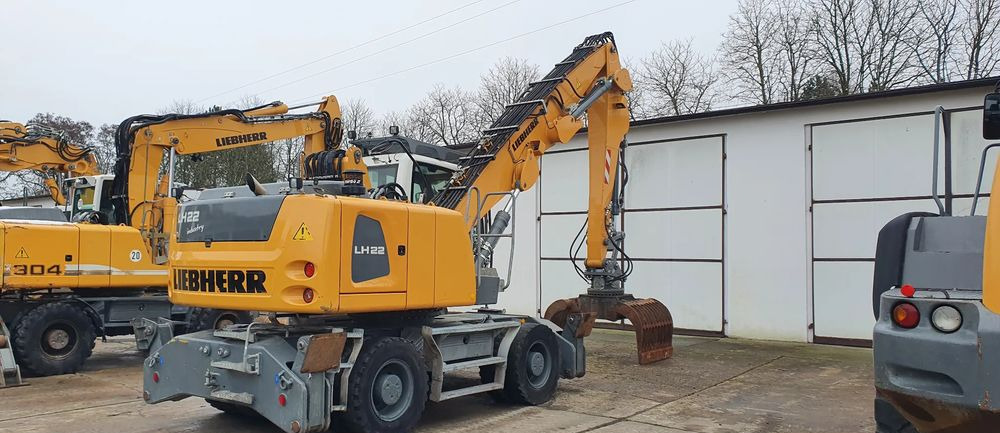 Liebherr LH 22 M - Hulladék kotró: 3 kép. Liebherr LH 22 M - Hulladék kotró: 3 kép.
