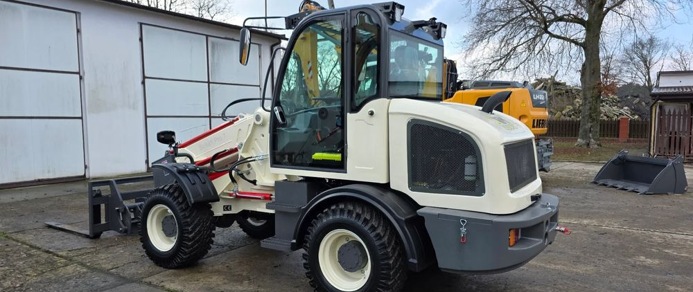 Schäffer Inny Schäfi Pro T18 - Teleszkópos homlokrakodó: 4 kép. Schäffer Inny Schäfi Pro T18 - Teleszkópos homlokrakodó: 4 kép.