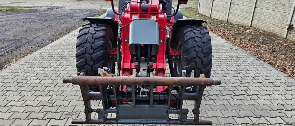 Weidemann 4070 - Teleszkópos homlokrakodó: 3 kép. Weidemann 4070 - Teleszkópos homlokrakodó: 3 kép.