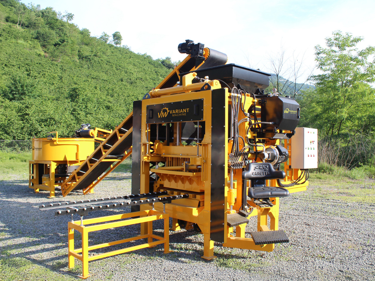 Block Macking Machine | 3.000 Concrete Block - 255 m² Paving Block | 30.000 USD - Betonelem gyártó gép: 1 kép. Block Macking Machine | 3.000 Concrete Block - 255 m² Paving Block | 30.000 USD - Betonelem gyártó gép: 1 kép.