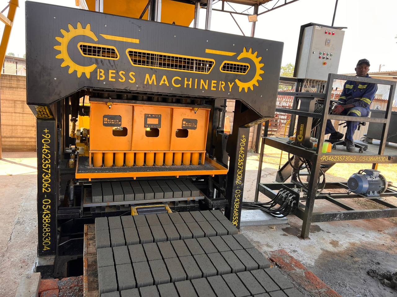 PRS-600 Semi-Automatic Concrete Block Machine - Betonelem gyártó gép: 5 kép. PRS-600 Semi-Automatic Concrete Block Machine - Betonelem gyártó gép: 5 kép.
