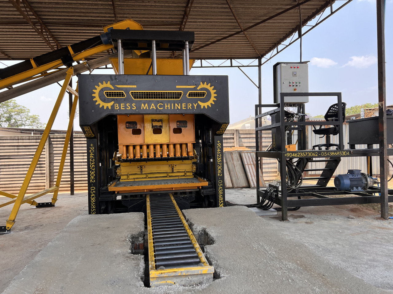 PRS-600 Semi-Automatic Concrete Block Machine - Betonelem gyártó gép: 1 kép. PRS-600 Semi-Automatic Concrete Block Machine - Betonelem gyártó gép: 1 kép.
