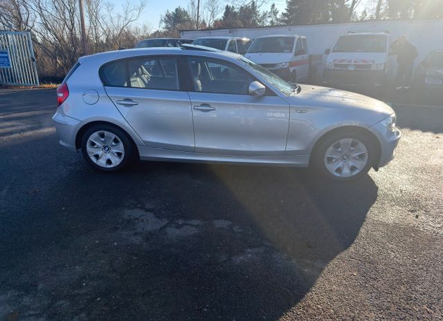 BMW 116i Limousine - Autó: 5 kép. BMW 116i Limousine - Autó: 5 kép.