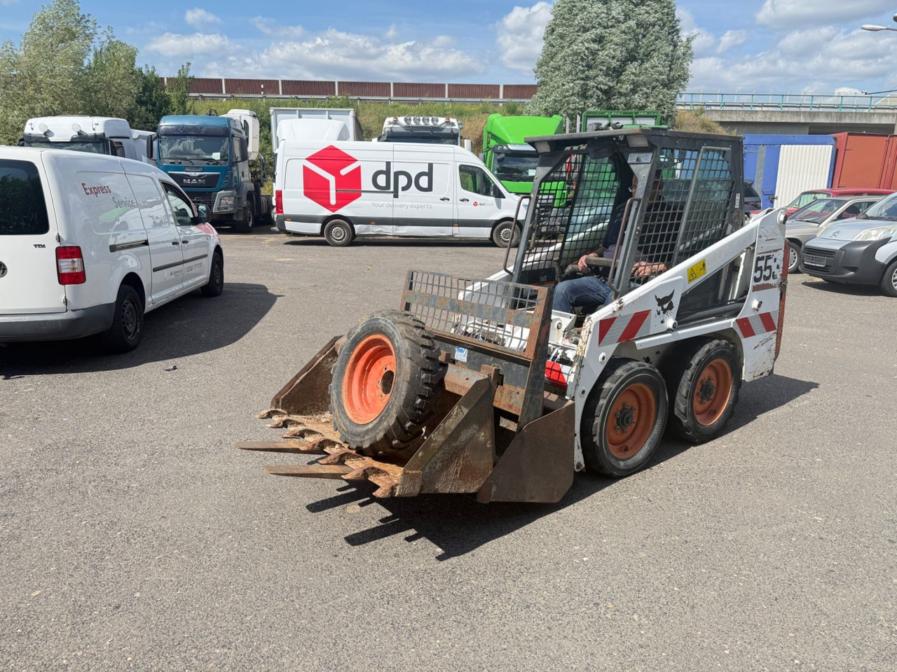 Bobcat 553 - Buldózer: 3 kép. Bobcat 553 - Buldózer: 3 kép.
