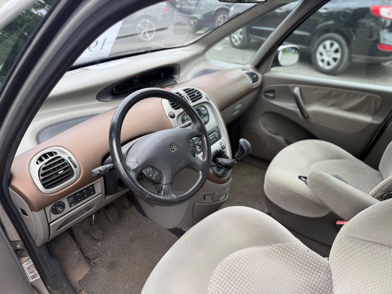 Szedán Citroën Xsara Picasso 1.8 16V Exclusive: 8 kép.
