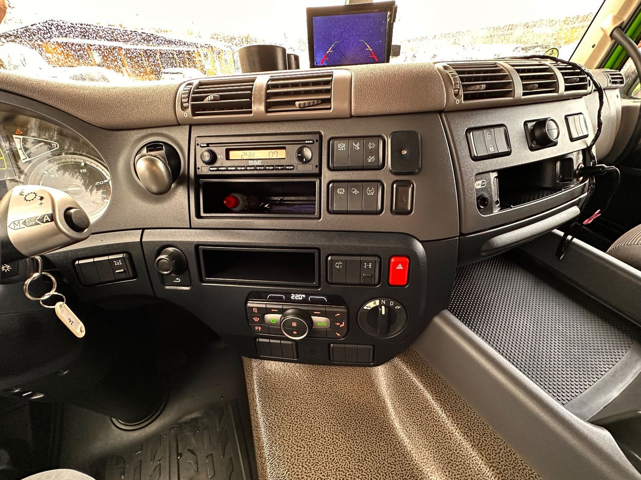 Platós teherautó, Darus autó DAF CF 370 mit Kran Klima Tempomat: 11 kép.