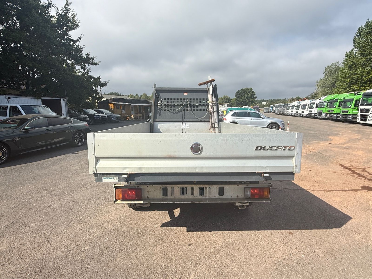 Fiat Ducato Pritsche 35 120 L4 - Platós kisteherautó: 4 kép. Fiat Ducato Pritsche 35 120 L4 - Platós kisteherautó: 4 kép.