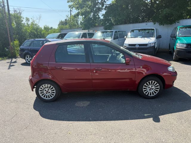 Fiat Punto Aktueller HU Motorschaden - Szedán: 3 kép. Fiat Punto Aktueller HU Motorschaden - Szedán: 3 kép.