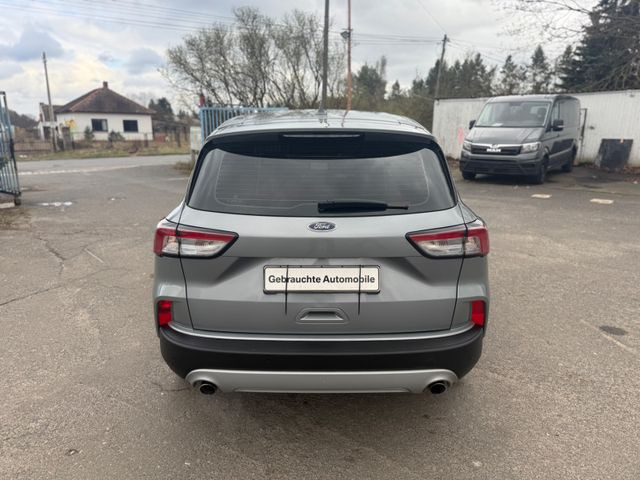 Ford Kuga Trend - Szedán: 5 kép. Ford Kuga Trend - Szedán: 5 kép.