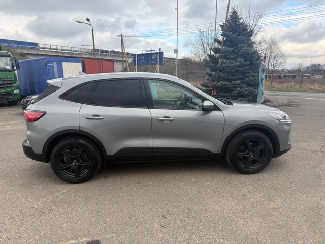 Ford Kuga Trend - Szedán: 3 kép. Ford Kuga Trend - Szedán: 3 kép.