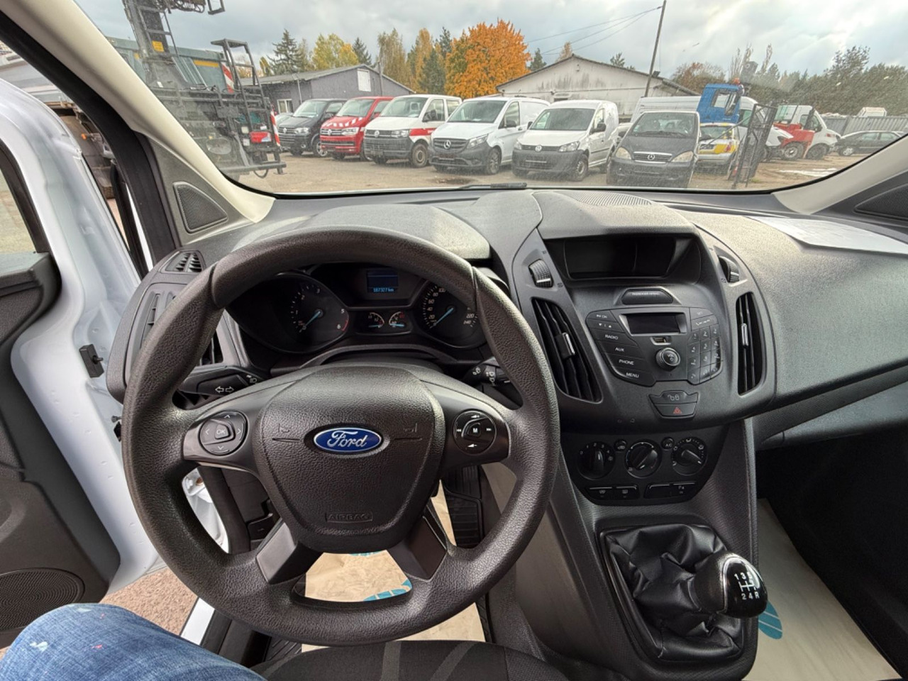 Kisbusz Ford Transit Connect Kasten Trend: 12 kép.