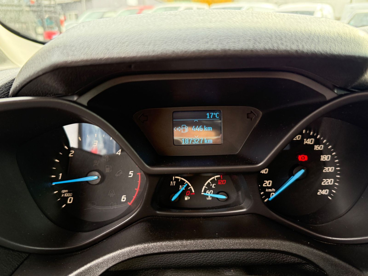 Kisbusz Ford Transit Connect Kasten Trend: 14 kép.