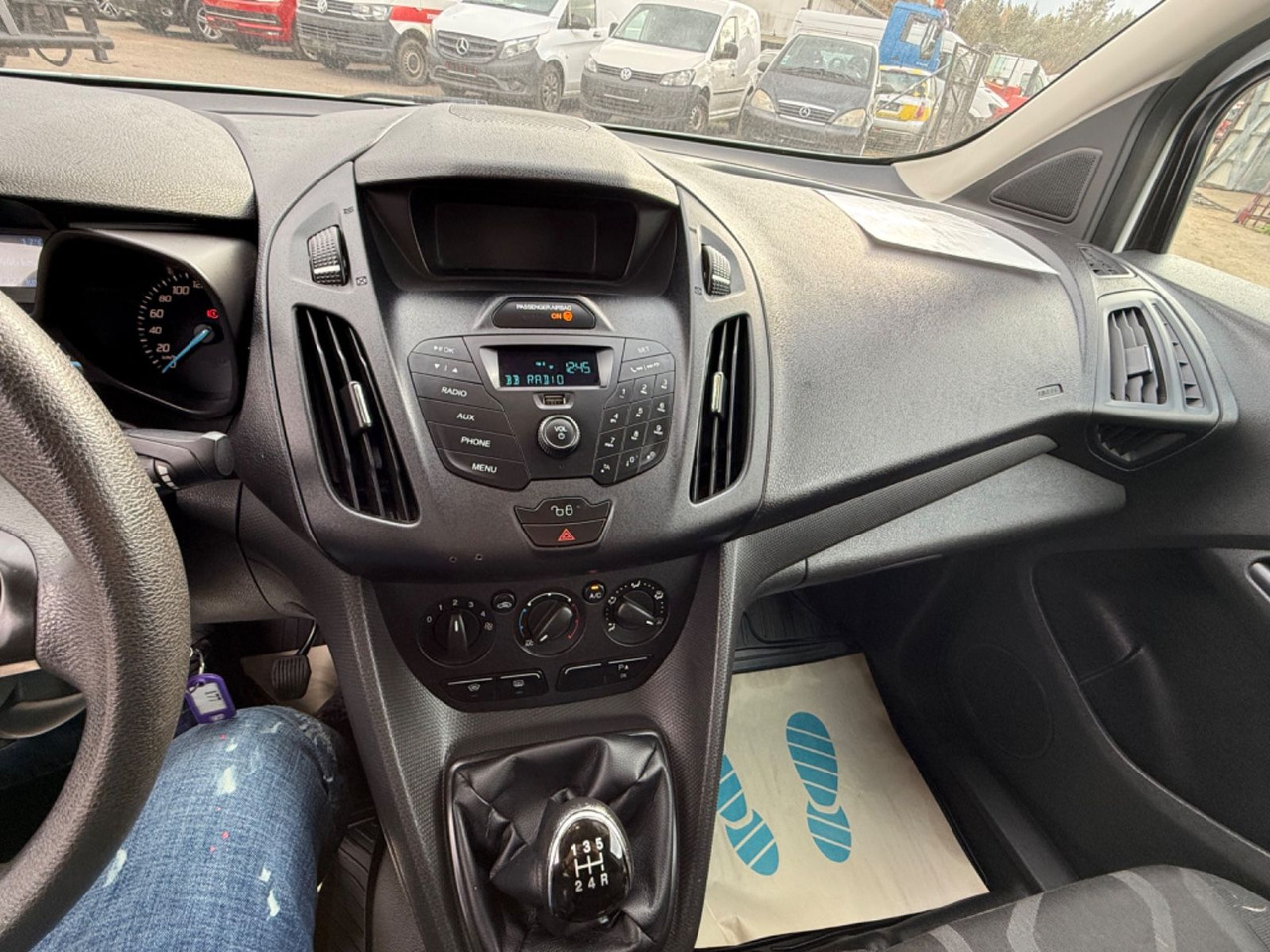 Kisbusz Ford Transit Connect Kasten Trend: 11 kép.