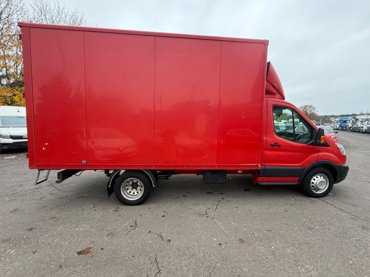 Ford Transit Pritsche 350 L3 Einzelkabine - Dobozos kisteherautó: 3 kép. Ford Transit Pritsche 350 L3 Einzelkabine - Dobozos kisteherautó: 3 kép.